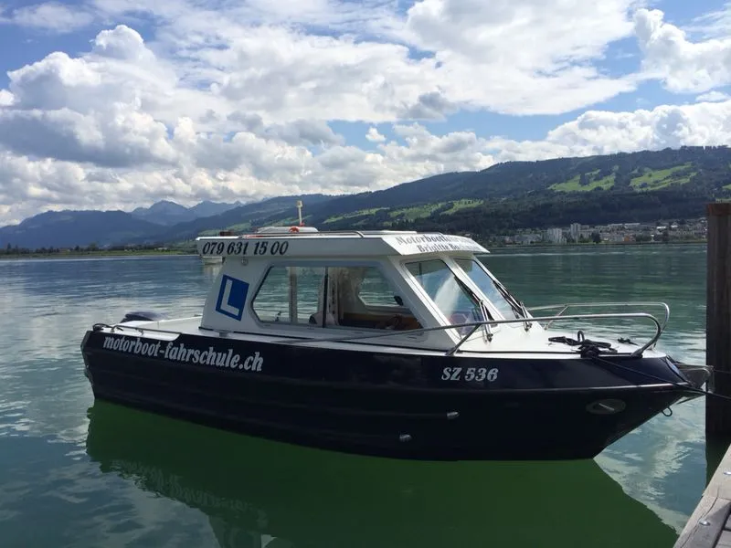 Bootspr&uuml;fung Z&uuml;richsee mit Bootsschule Brigitte Bachmann