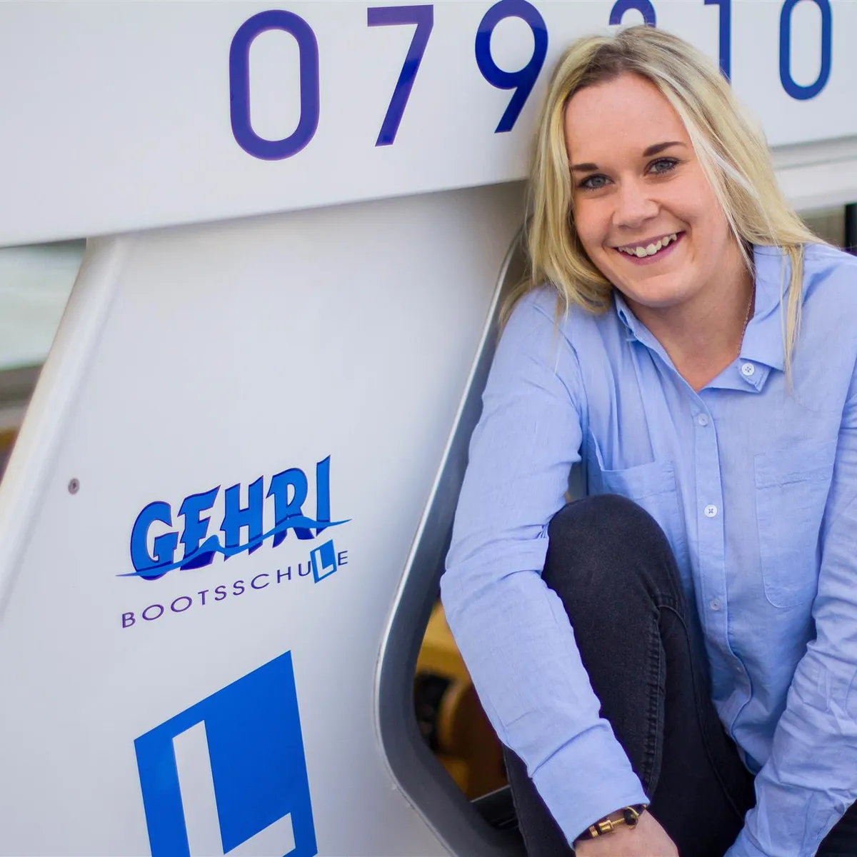 Neu in der Bootsfahrschule Thunersee, Stefanie absolviert ein Praktikum zur Bootsfahrlehrerin Motorboot Kat. A.
