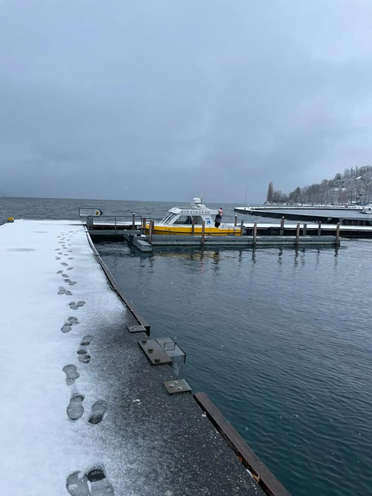 Jedes Wetter kann Bootswetter sein. Seit Jahren am Thunersee bew&auml;hrt, Bootsunterrricht mit Bootspr&uuml;fung bei Gehri Bootsschule am Thunersee.