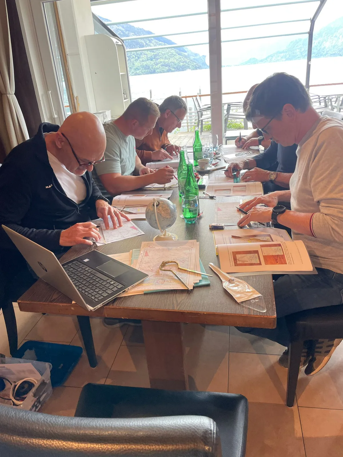 Kurs Sportbootf&uuml;hrerschein SEE SBF in der Schweiz zur Vorbereitung auf die theoretische und praktische Pr&uuml;fung am Thunersee.