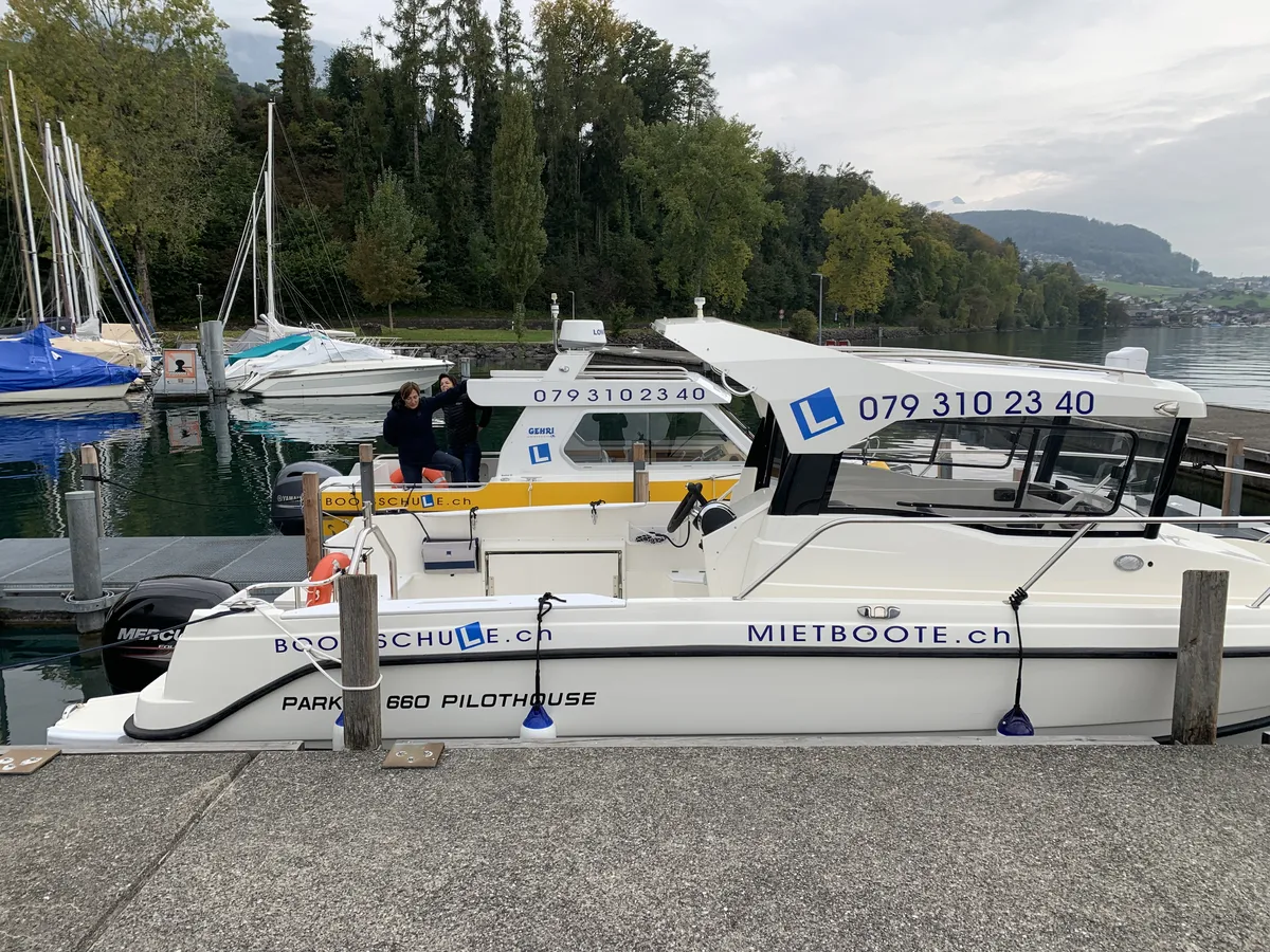Schulschiffe Bootsfahrschule Thunersee f&uuml;r den Bootsunterricht mit Motorbotpr&uuml;fung Kat. A