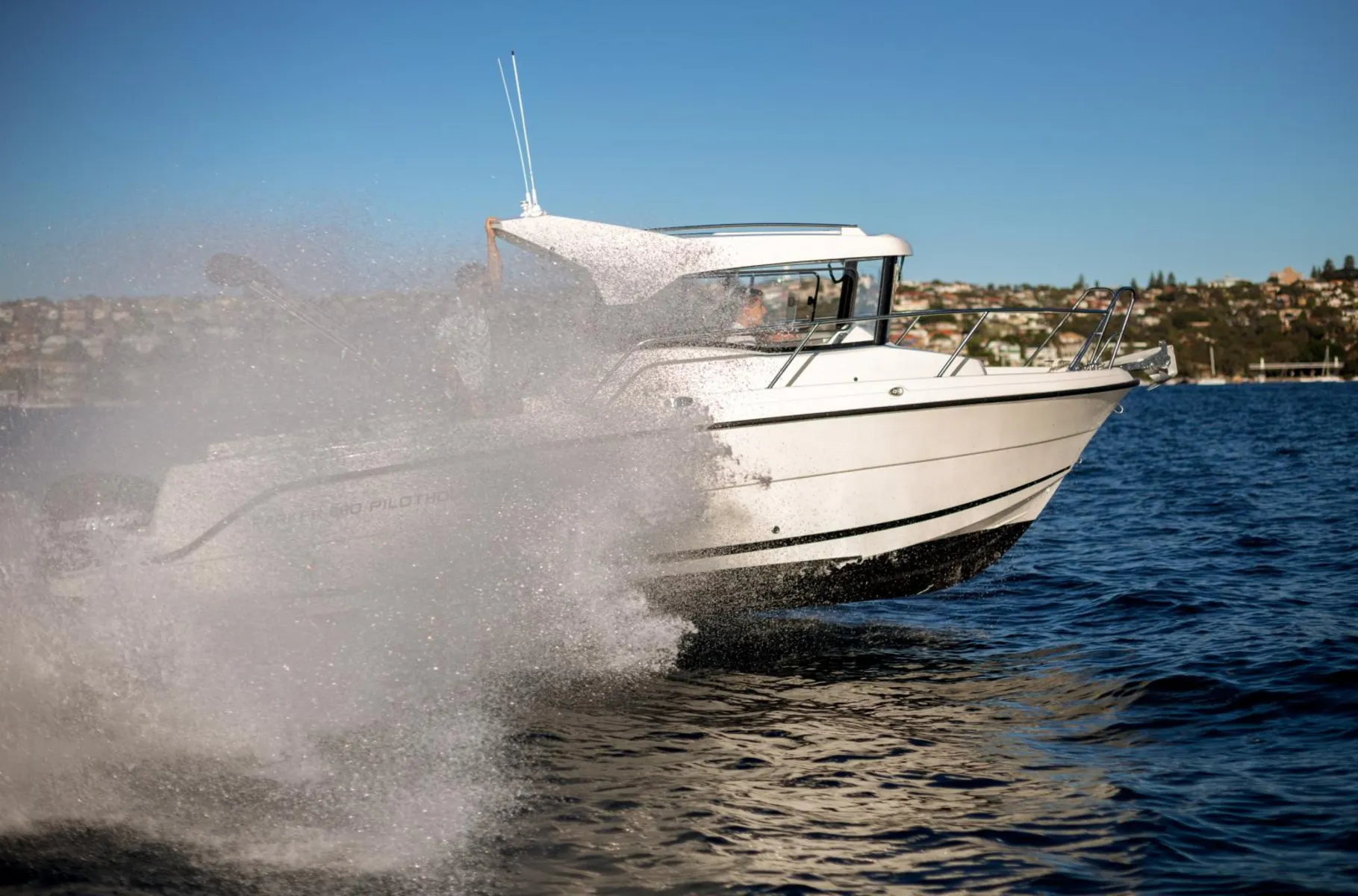 F&uuml;r die Bootspr&uuml;fung und Bootsunterricht, unser neues Fahschulschiff Parker 650 Pilothouse.Bootsschule Thunersee - Motorbootschule Thunersee