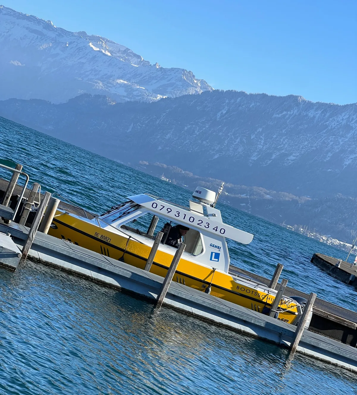 Bootspr&uuml;fung Motorboot Kat. A im Januar 2025 im Bootshafen G&uuml;etital am Thunersee bei Gehri Bootsschule.