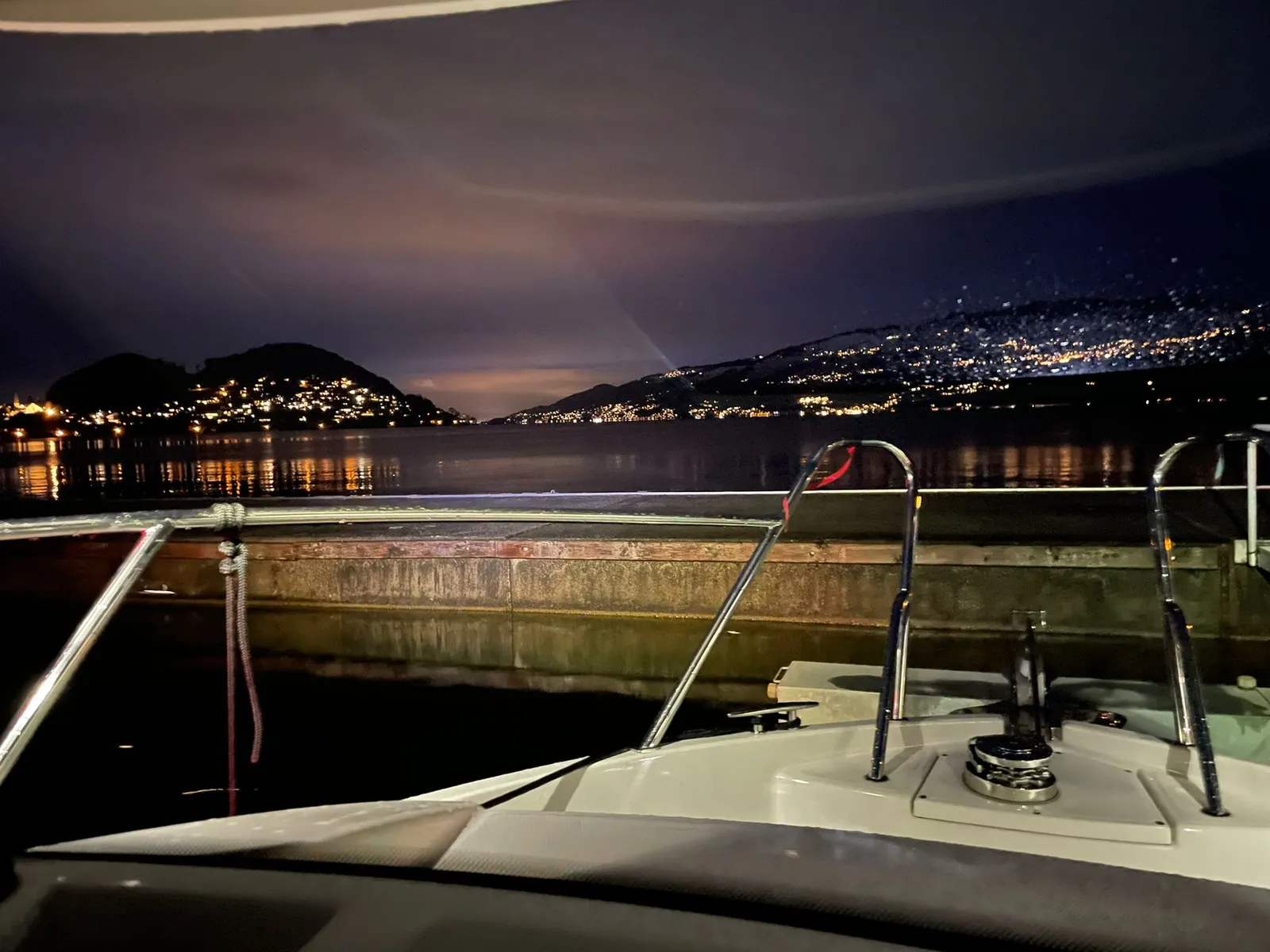 Schulschiffe Parker 660 Pilothouse und Loon 642 der Gehr Bootsfahrschule Thunersee f&uuml;r den Bootsunterricht mit Bootspr&uuml;fung.