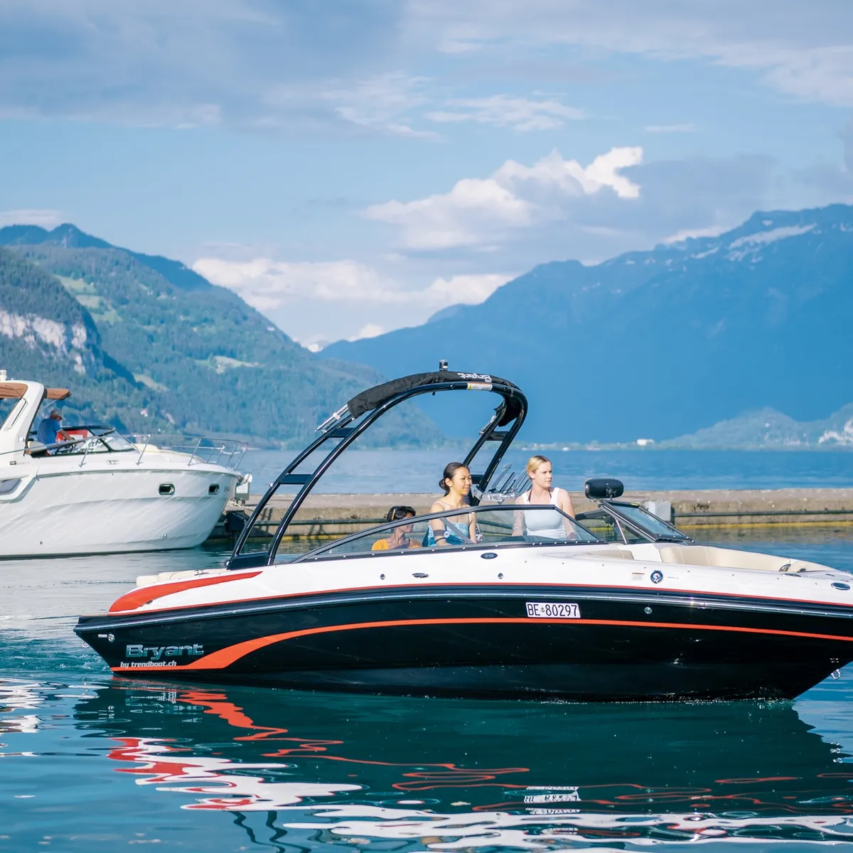 Stefanie vor der praktischen Bootspr&uuml;fung Motorboot Kat. A Thunersee