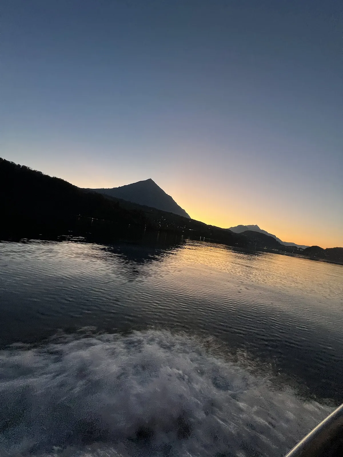 abendstimmung_bootsfahrschule_thunersee.jpg