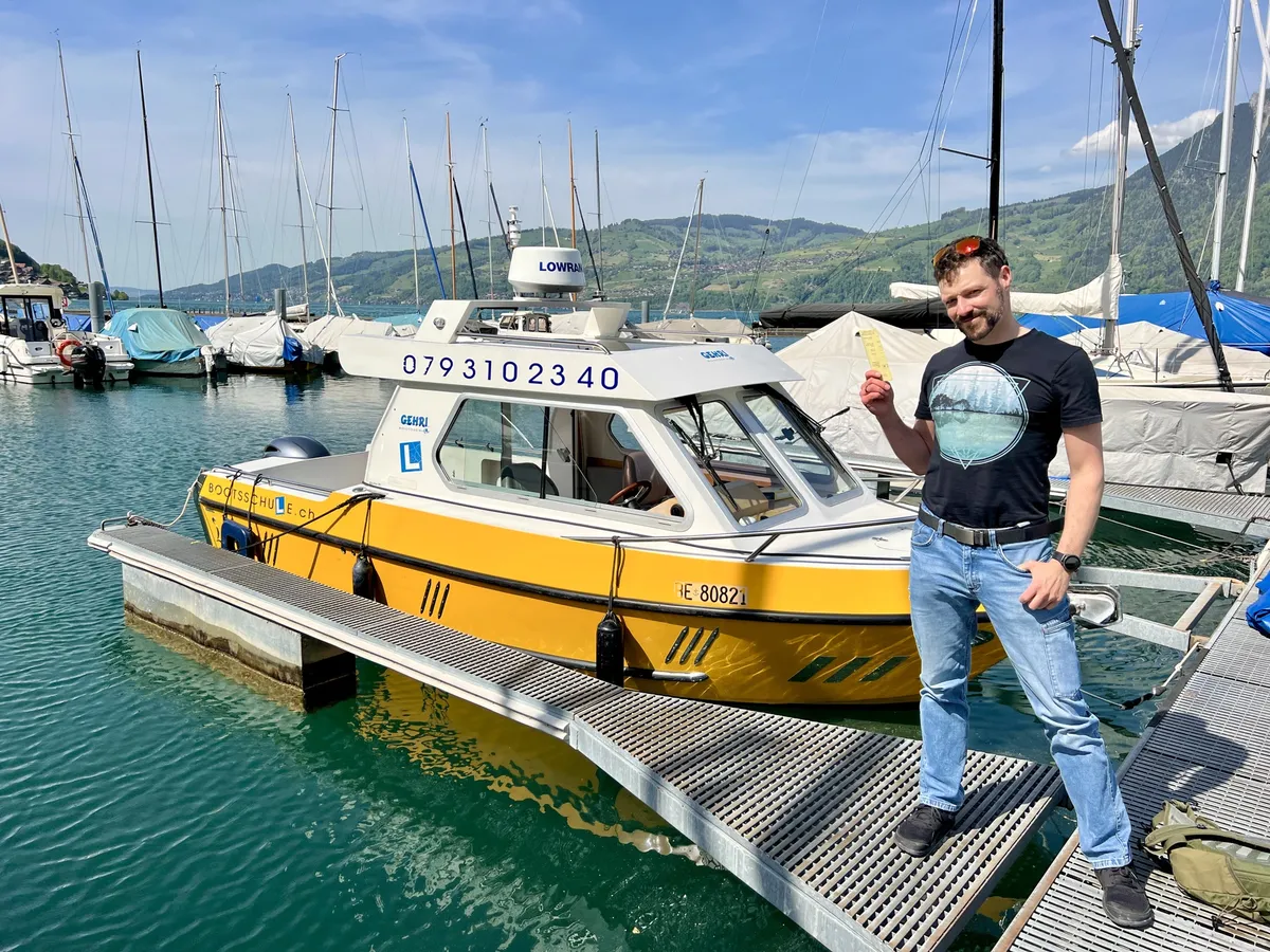 Toms erfolgreiche Motorbootpr&uuml;fung am Thunersee f&uuml;r den Bootsf&uuml;hrerschein Kat. A
