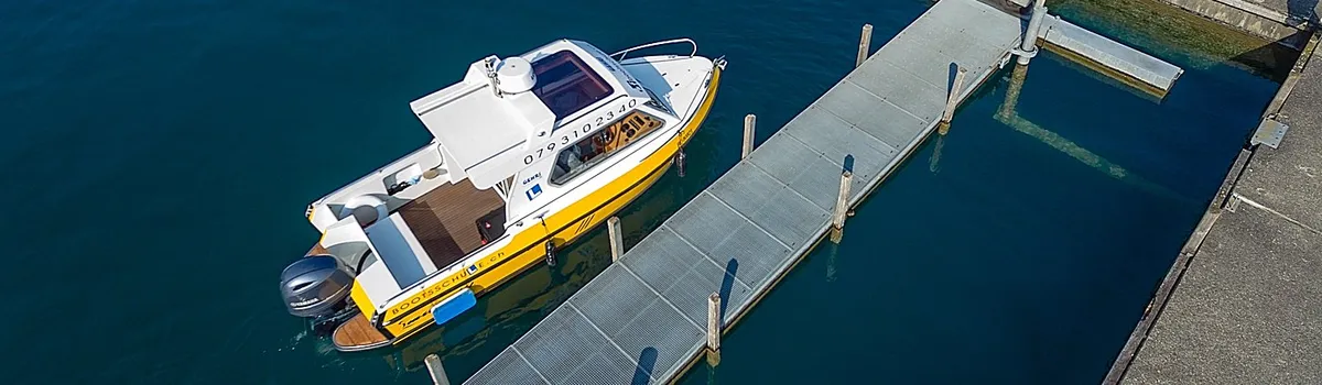 Anlegen am Steg Bootsschule Thunersee