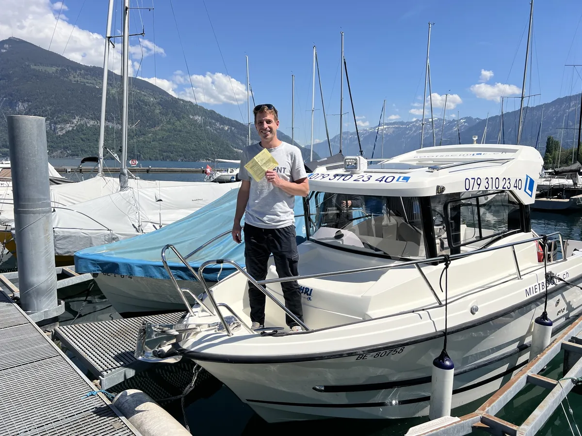 Michaels erfolgreiche Bootspr&uuml;fung am Thunersee f&uuml;r den Bootsf&uuml;hrerschein Kat. A