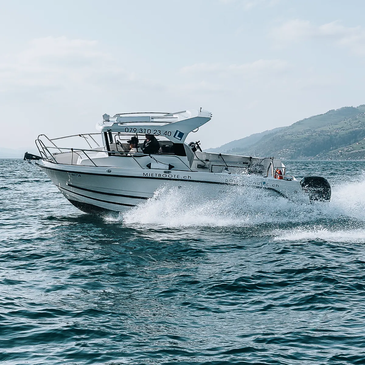 Kostenlose Schnupperstunde Motorbootfahren f&uuml;r die Bootspr&uuml;fung Kat. A